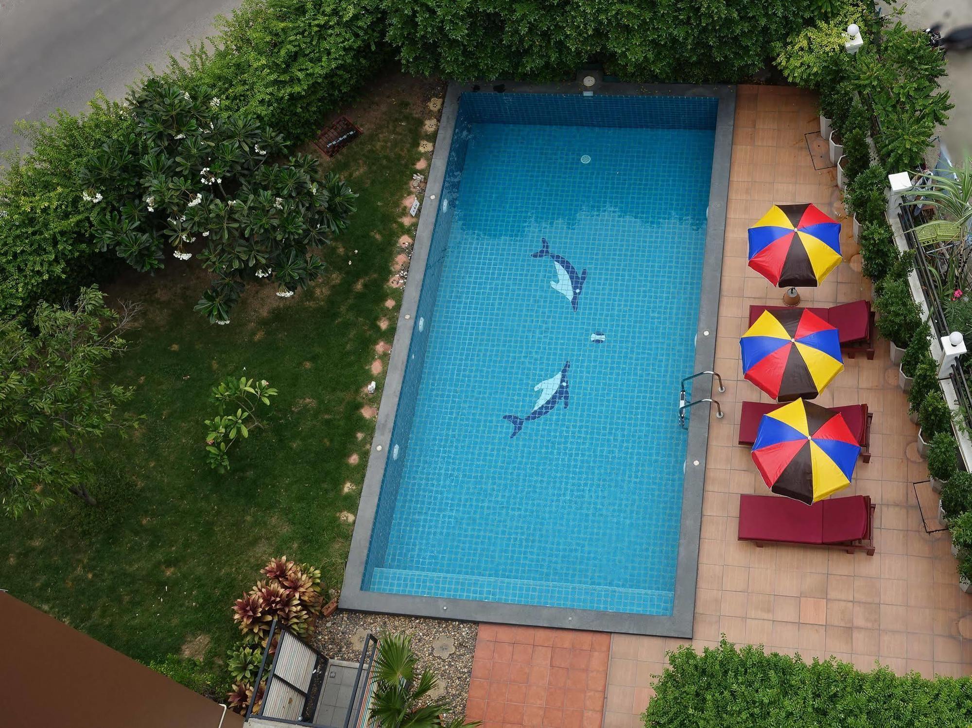 The Right Resort Pattaya Exterior photo